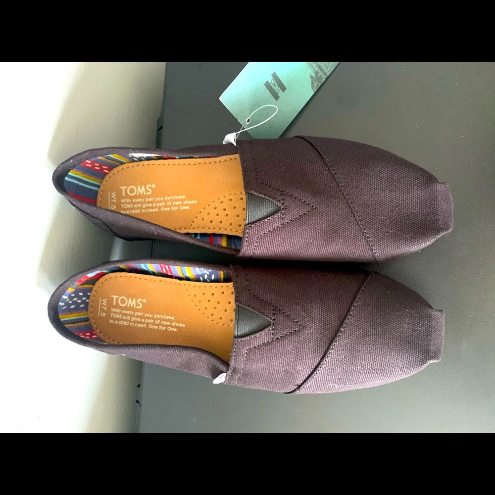 TOMS: Black On Black Canvas Classics